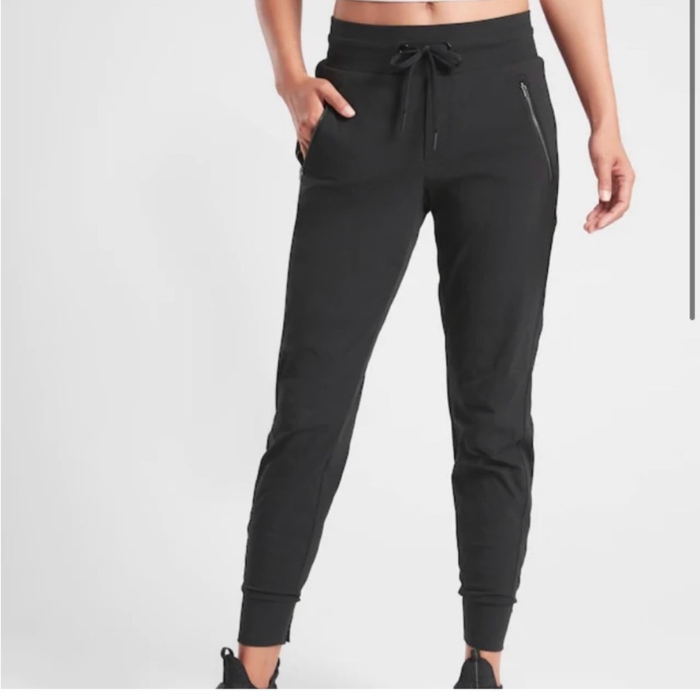 Athleta periwinkle Trekkie North Joggers